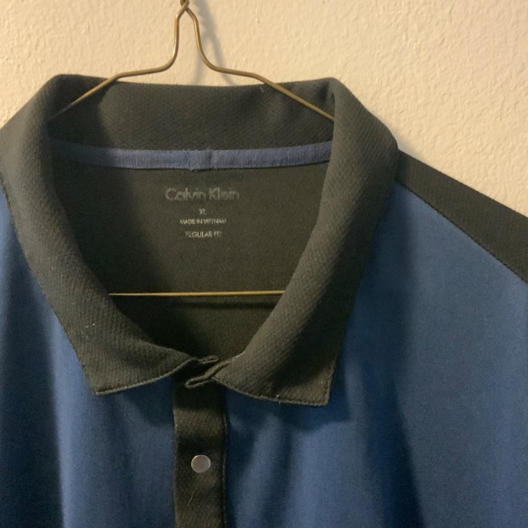 Calvin Klein Men’s Colorblock Polo Shirt – Size XL - Picture 2 of 2